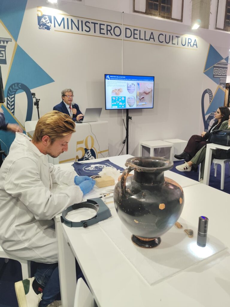 Fasi del laboratorio di restauro allestito dalla SABAP CZ-KR.